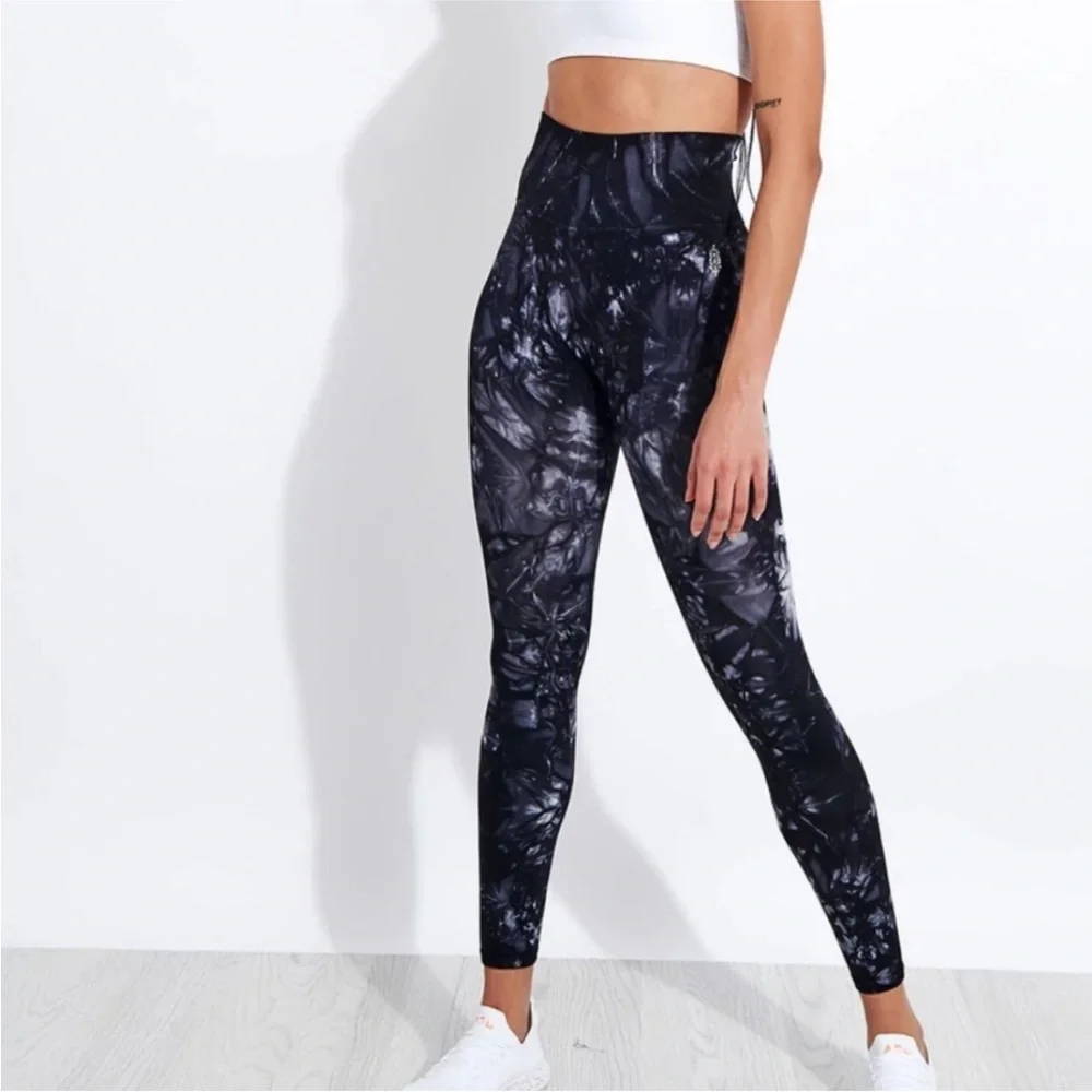 Free People Workout Bundle Good Karma Leggings and Black Tank Top. Size XS/S